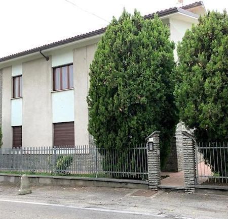 Casa Nebieu In Edificio Indipendente Nel Centro Di Monforte มอนฟอร์เต ดิ อัลบา ภายนอก รูปภาพ