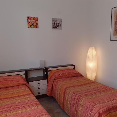 Casa Nebieu In Edificio Indipendente Nel Centro Di Monforte มอนฟอร์เต ดิ อัลบา ภายนอก รูปภาพ