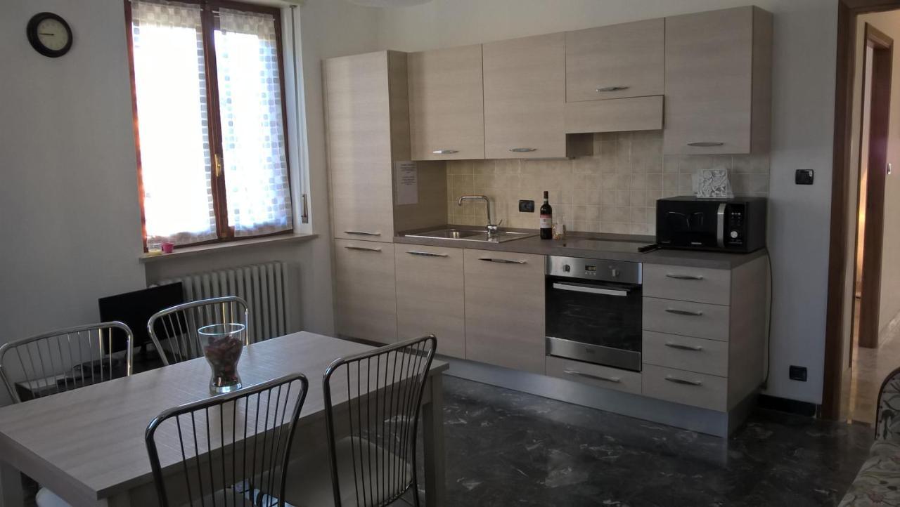 Casa Nebieu In Edificio Indipendente Nel Centro Di Monforte มอนฟอร์เต ดิ อัลบา ภายนอก รูปภาพ