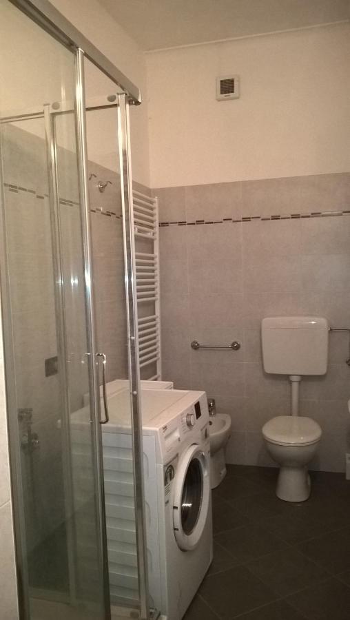 Casa Nebieu In Edificio Indipendente Nel Centro Di Monforte มอนฟอร์เต ดิ อัลบา ภายนอก รูปภาพ